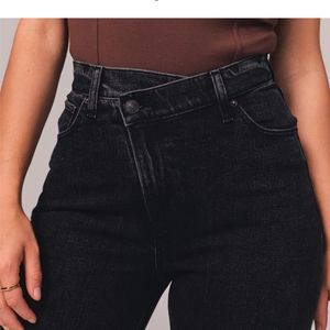 NWT Abercrombie Slim 90s straight ultra high rise curve love size 30 black.